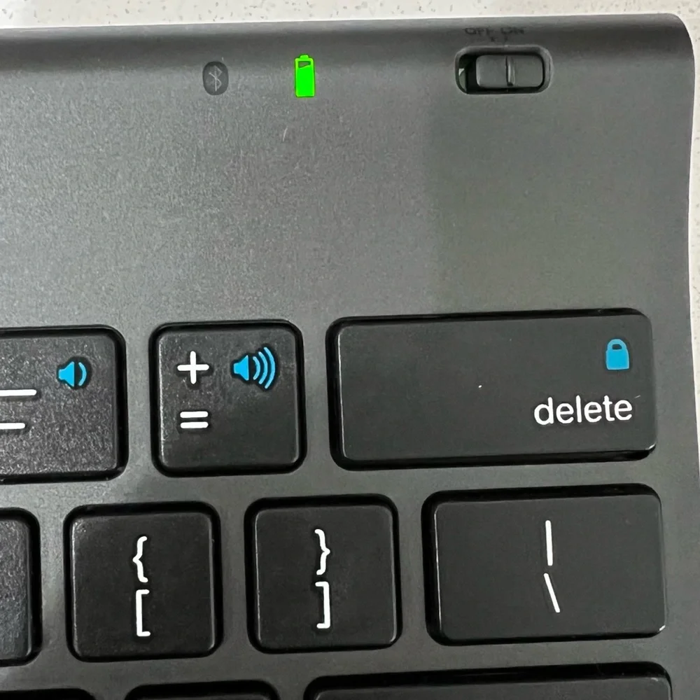 🎉2/$20) Logitech KEYBOARD Y-R0021 For iPad iOS Android Tablet Bluetooth